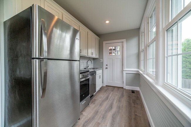 Unit B - 388 Fairwood Ave
