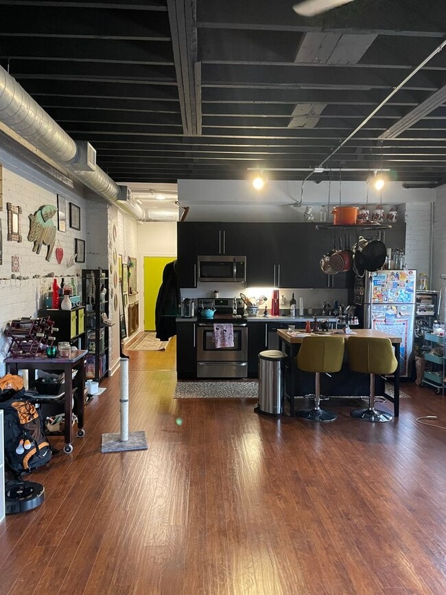 Building Photo - Historic Pike Star Loft