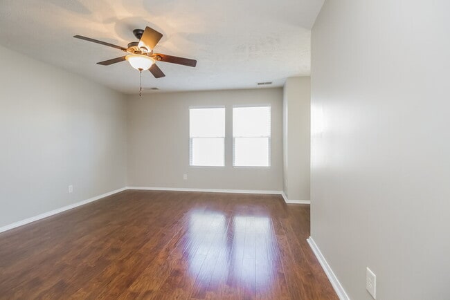 Building Photo - 2735 Sutherland Dr