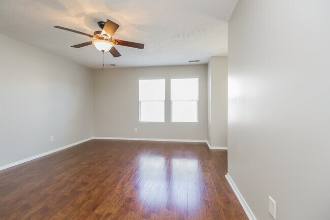 Foto del edificio - 2735 Sutherland Dr