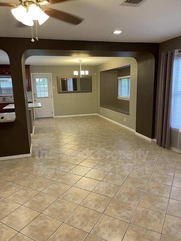 Foto del edificio - 8335 Bent Meadow Dr