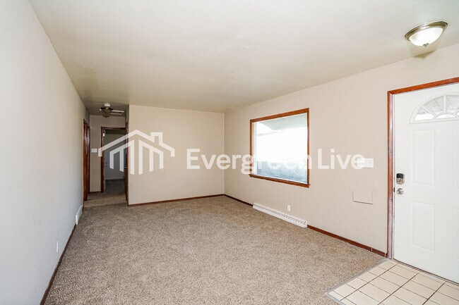 Foto del edificio - 8715 W Lawrence Ave