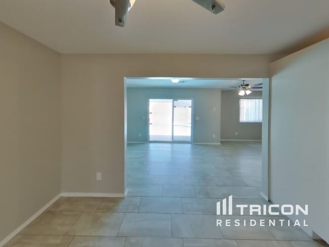 Foto del edificio - 9837 N 48th Ave