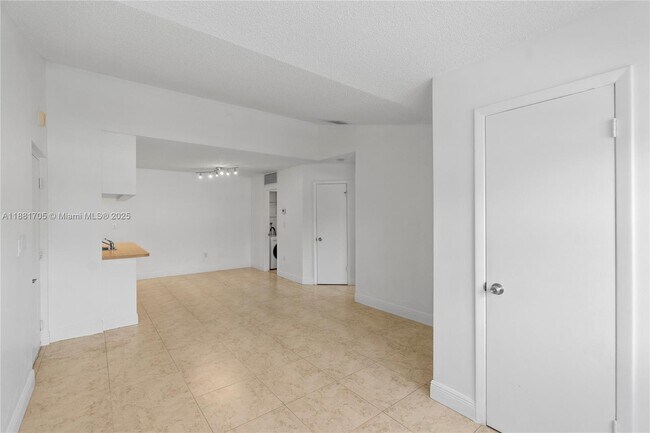 Foto del edificio - 17580 NW 67th Pl