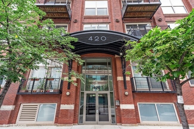Building Photo - 420 S Clinton St