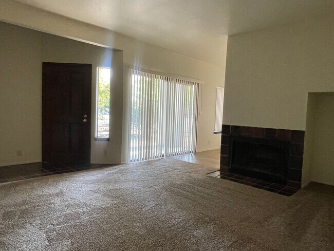 Building Photo - 2 BED 2 BATH RIDGECREST CONDMS MOVE IN READY