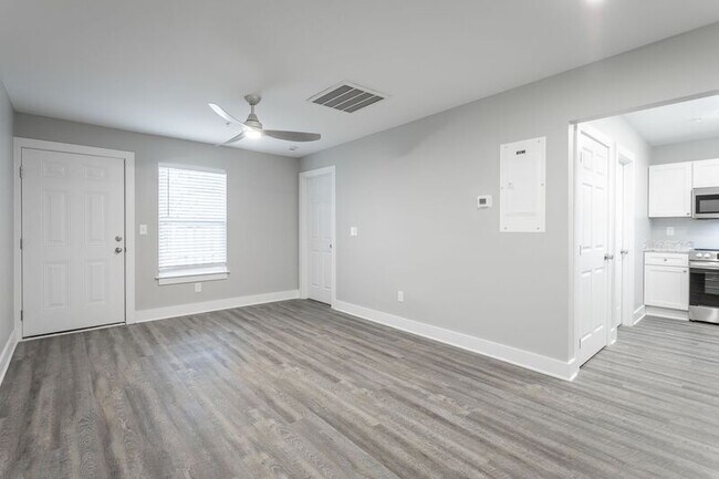 Foto del edificio - 5 Meadowbrook Dr W