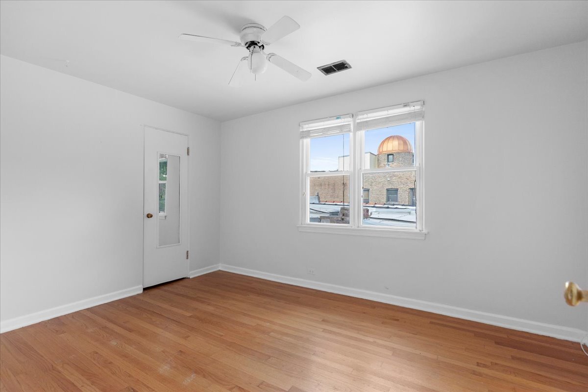 Foto del edificio - 1456 W Irving Park Rd