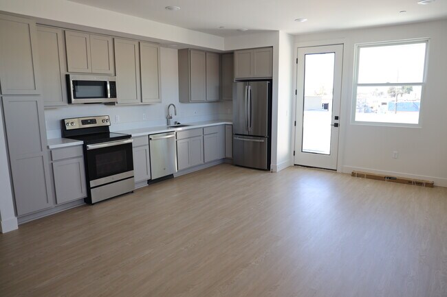 Kitchen and Private Deck - 919 39th Ave