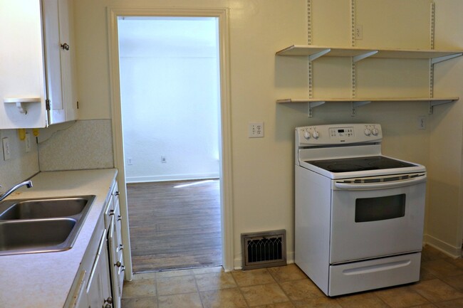 Foto del edificio - 4 Bedroom Home Close to U of I Campus