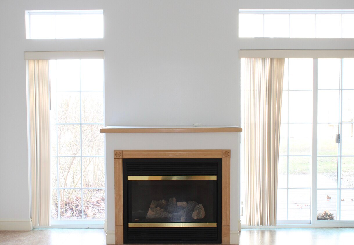 Building Photo - Plaza East