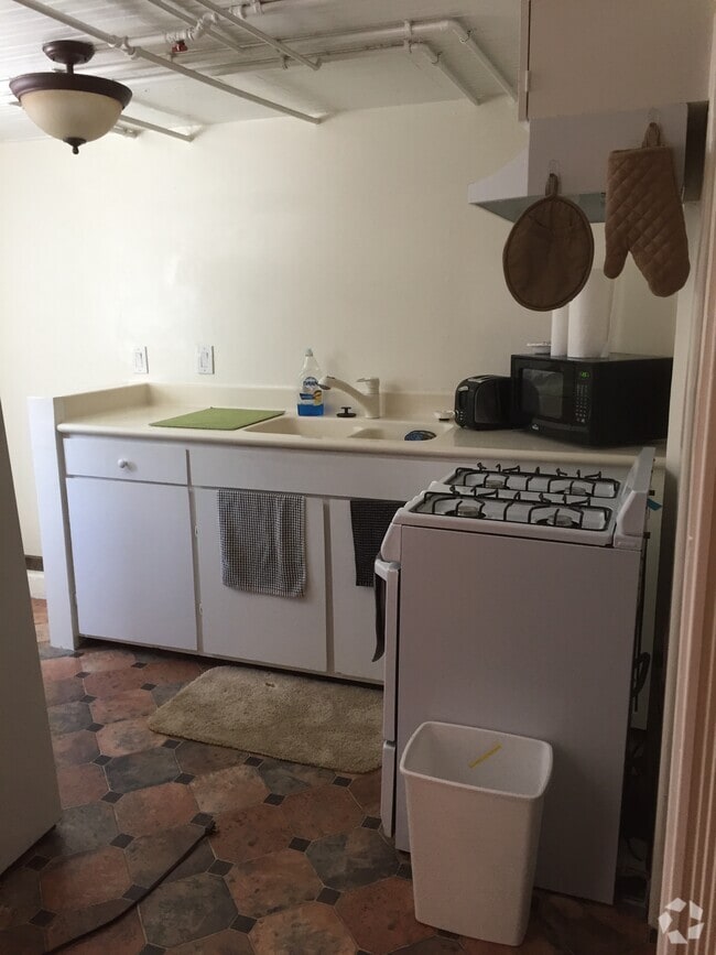 Villa Del Monte Studio Student Apartments for Rent Monterey, CA 1