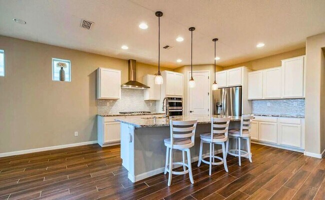 Building Photo - Beautiful Home in great location