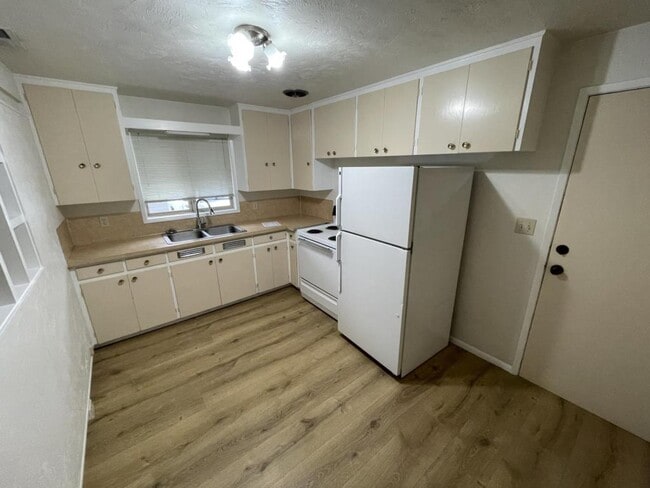 Foto del edificio - 1651 NW Taylor Ave