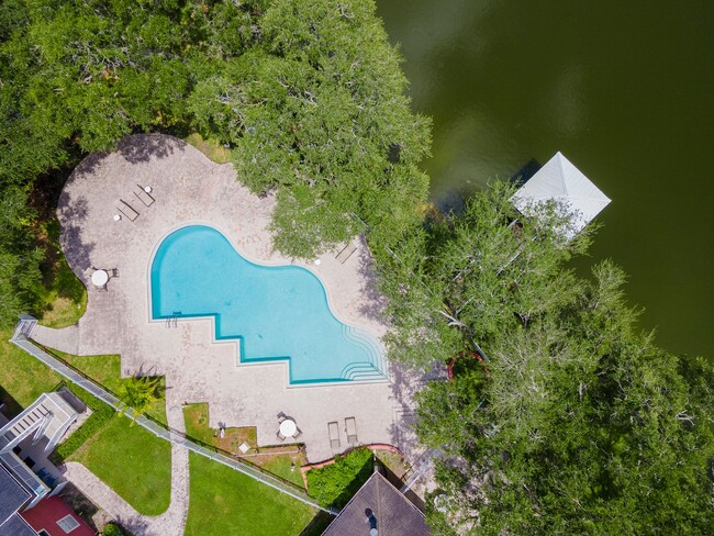 Building Photo - Pool and Lake View - Ground Floor- Corner ...