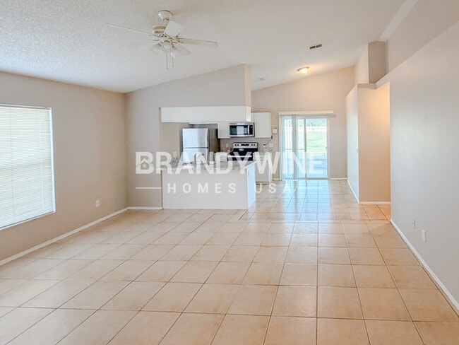 Foto del edificio - 3314 Lake Tiny Cir