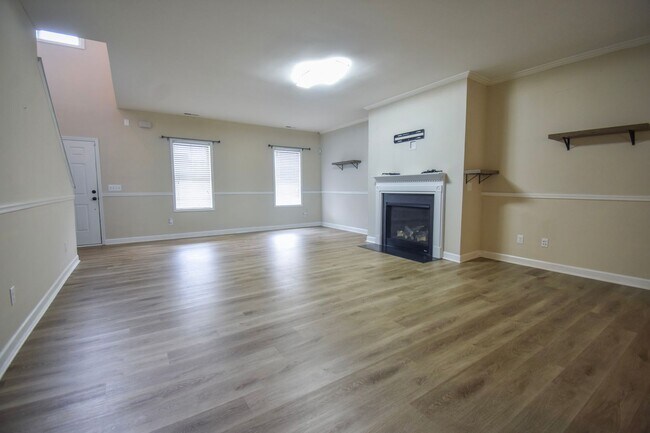 Building Photo - FIRST TWO WEEKS RENT FREE! 4 Bedroom 2.5 B...