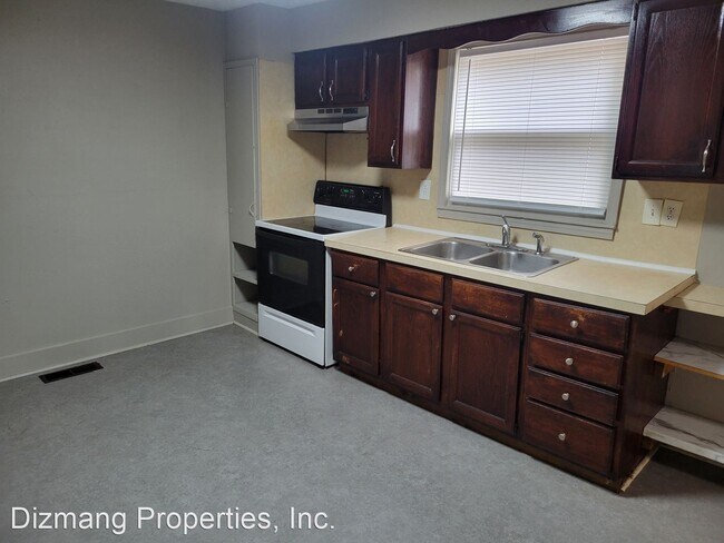 Building Photo - 2 br, 1 bath House - 943 S. Douglas