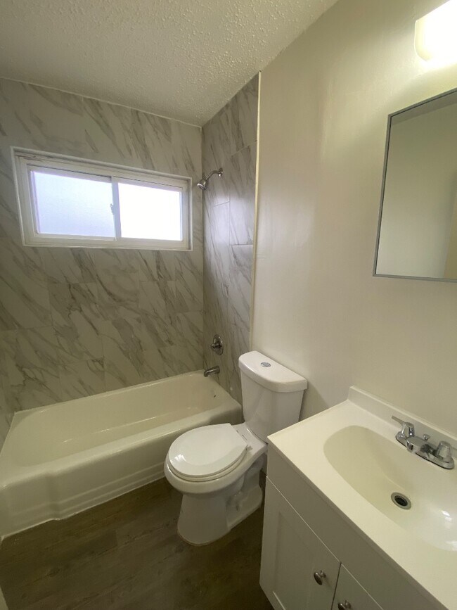 Building Photo - 813C Courtois