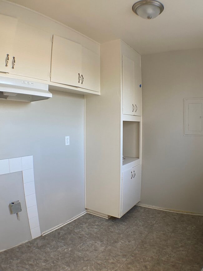 Building Photo - 14823 Gilmore St