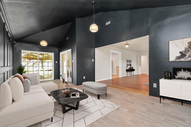 Building Photo - 4314 Viking Dr