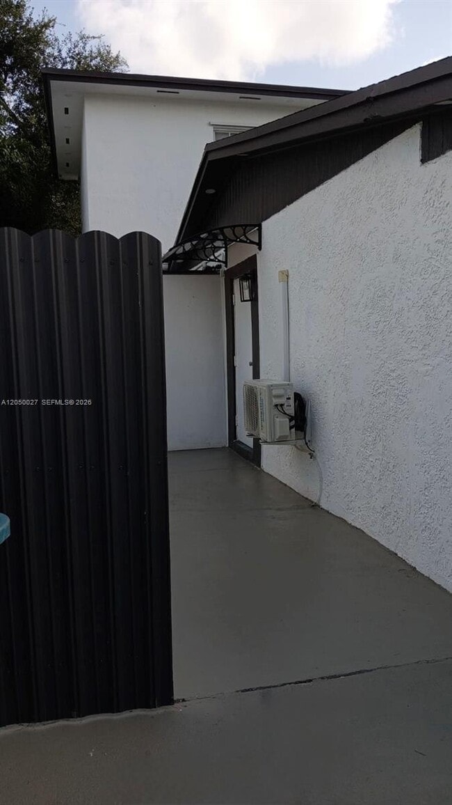 Foto del edificio - 4971 NW 179th St