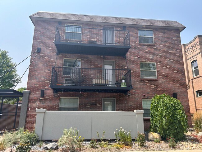 Building Photo - $0 DEPOSIT OPTIONS. CHARMING ONE-BEDROOM C...