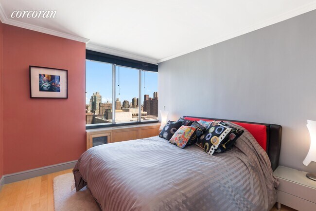 Foto del edificio - 61 W 62nd St