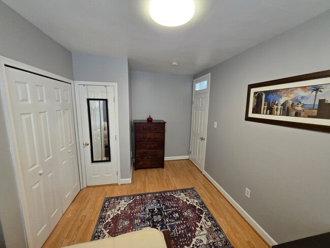 Foto del edificio - 411 Hobart Pl NW