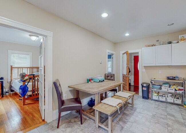 Kitchen - 15 Raymond St