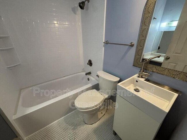 Foto del edificio - 2530 E North St