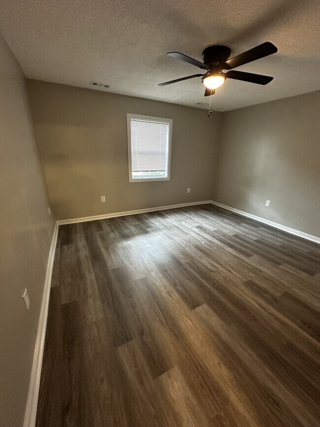 Foto del edificio - 743 Maple Ave