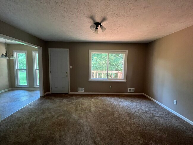 Building Photo - 1135 Spring Creek Cir