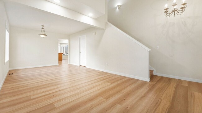 Building Photo - Spacious Mukilteo Duplex with Modern Upgrades