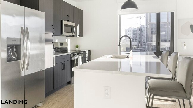 Building Photo - 1007 S Mint St