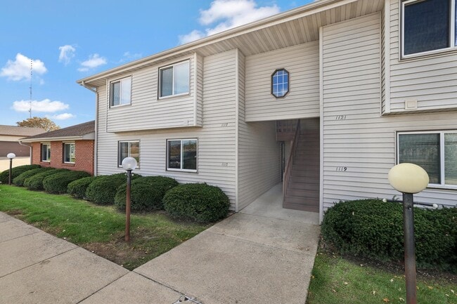 Building Photo - 1115 Laura Dr