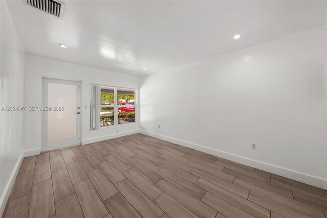 Foto del edificio - 520 NW 104th St