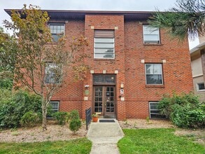 Building Photo - 5819 E Washington St