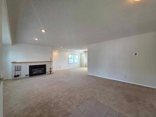 Building Photo - Quiet Rental in Waterville with Garden!