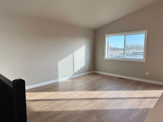 Foto del edificio - Horace ND - Available Now