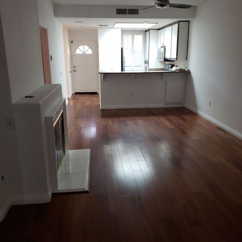 Photo - 1 bed 1 bath 2960 Champion Way #403 Tustin 92872