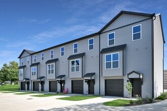 Building Photo - 4062 E 55th St