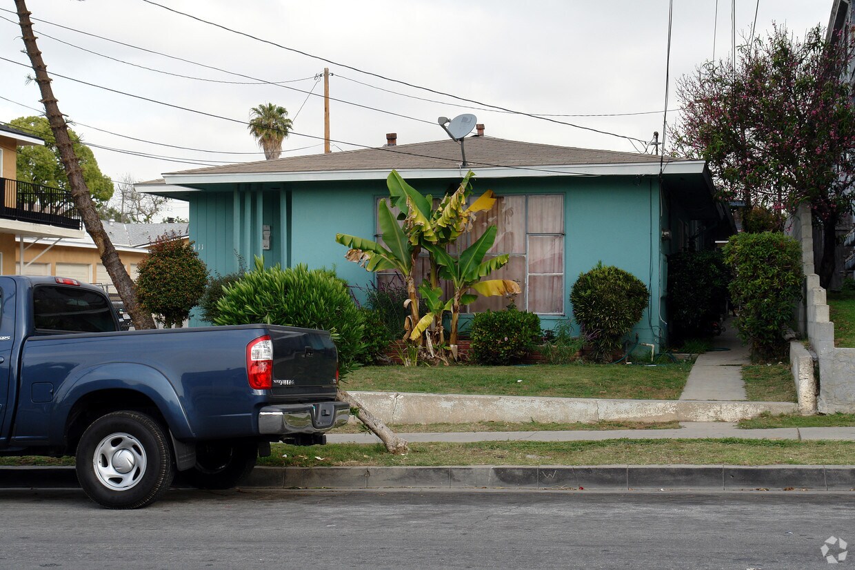 Building Photo - 411 E Hazel St