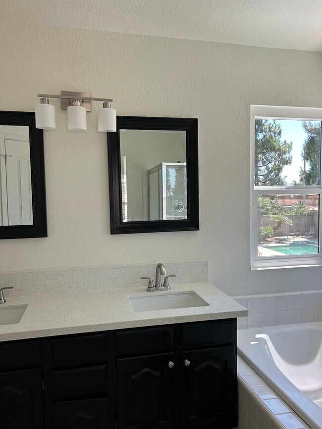 Building Photo - 9321 Loquat Dr