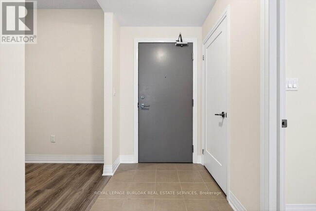 Building Photo - 10 Concord Pl
