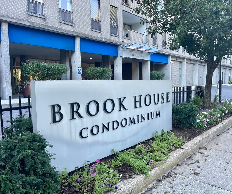 Primary Photo - 33 Pond Ave