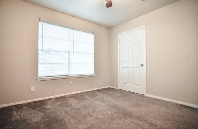 Building Photo - 2912 Prairie Flower Cir