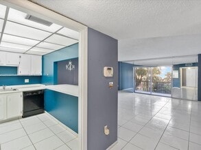 Building Photo - 4172 Inverrary Dr