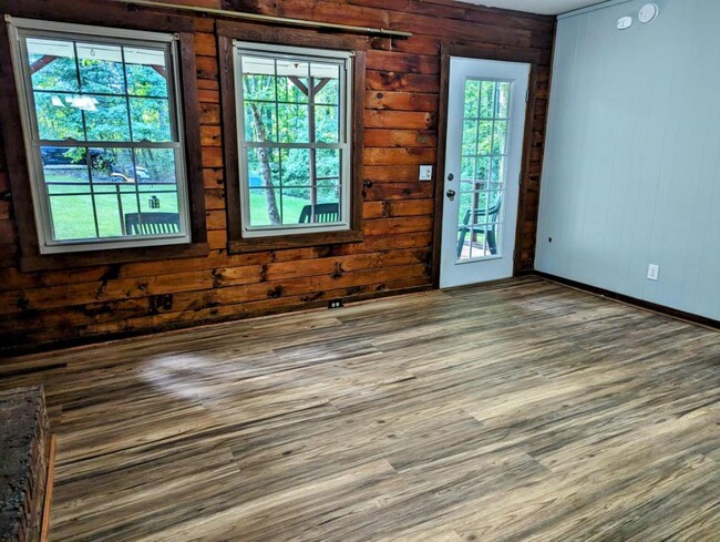 Foto del edificio - 747 S Ingleside Farm Rd