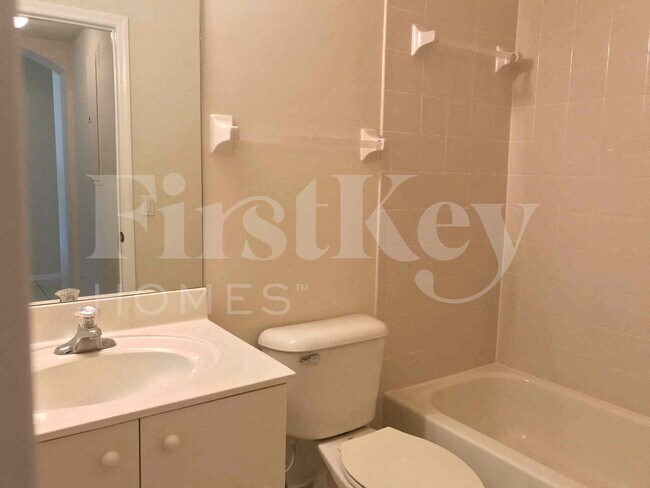 Building Photo - 2281 NE 42nd Cir